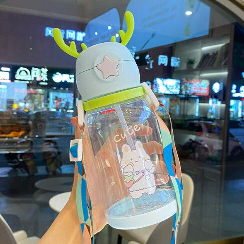 Garrafa Plástica 600ML, Desenhos Criativos e Divertidos, Ideal para Bebes e Crianças Pequenas, À Prova de Vazamentos e com Alça de Ombro