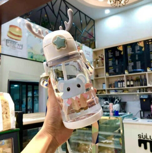 Garrafa Plástica 600ML, Desenhos Criativos e Divertidos, Ideal para Bebes e Crianças Pequenas, À Prova de Vazamentos e com Alça de Ombro