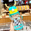 Garrafa Plástica 600ML, Desenhos Criativos e Divertidos, Ideal para Bebes e Crianças Pequenas, À Prova de Vazamentos e com Alça de Ombro